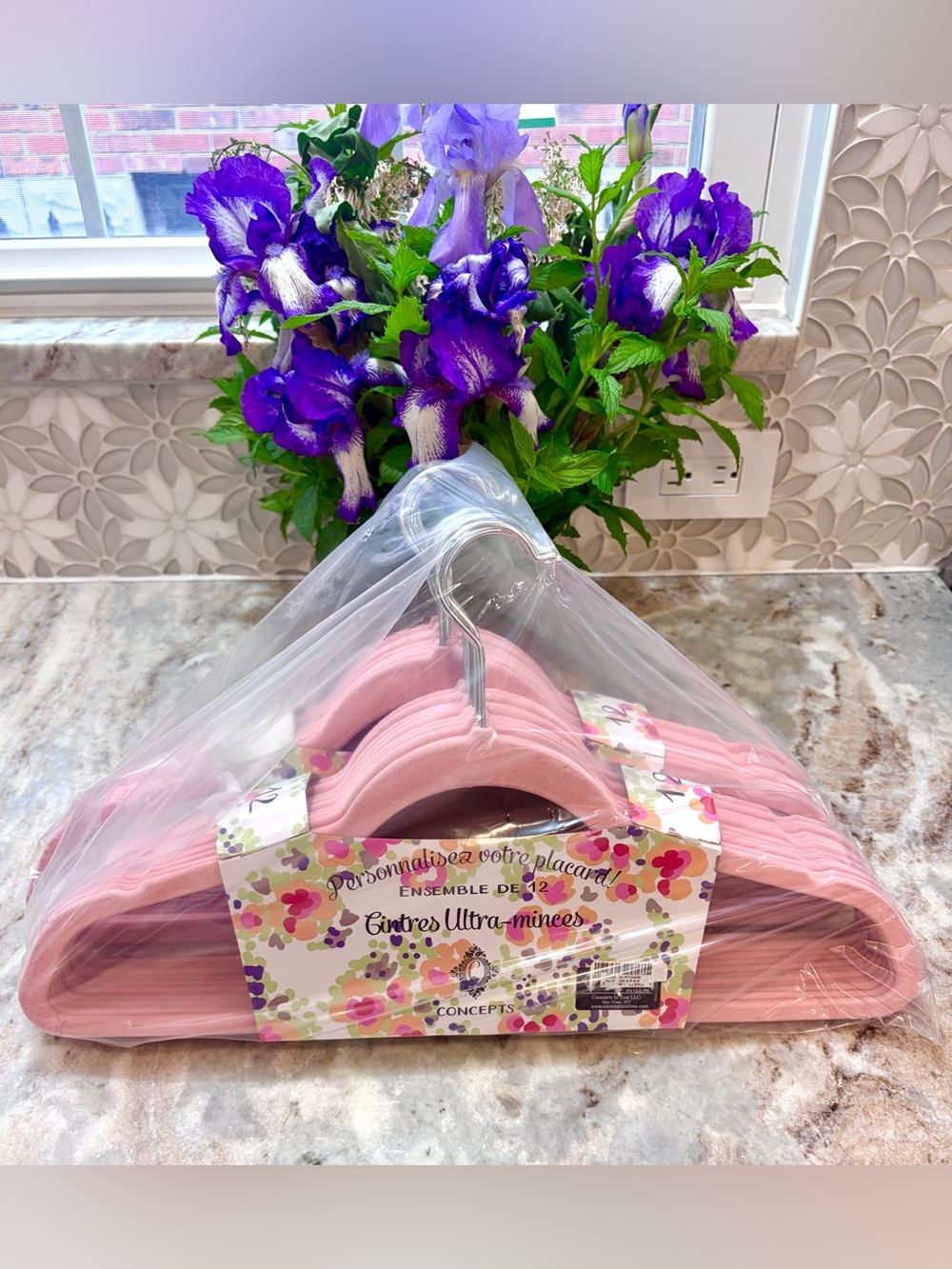 💗 NWT Velvet Hangers - Picture 3 of 3
